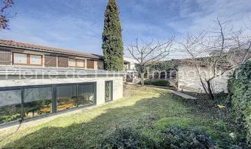 Belle maison avec piscine pour accueillir une grande famille au coeur du 5ème arrondissement Lyonnai