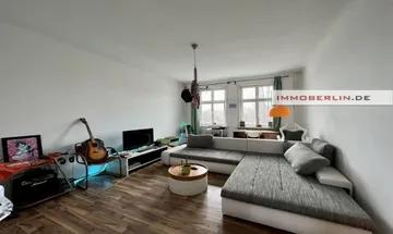 IMMOBERLIN.DE - Charming old-style apartment with balcony + elevator in a sought-after location