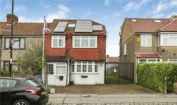 4 bedroom end of terrace house for sale in Ringwood Avenue, Croydon, CR0