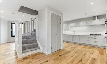 2 bedroom flat for sale in Battersea High Street, London, SW11