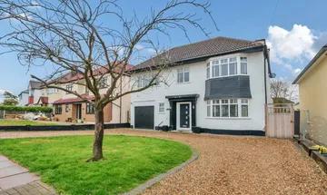 4 bedroom detached house for sale in Hayes Chase, West Wickham, BR4