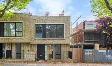2 bedroom terraced house for sale in Half Moon Lane, Herne Hill, London, SE24