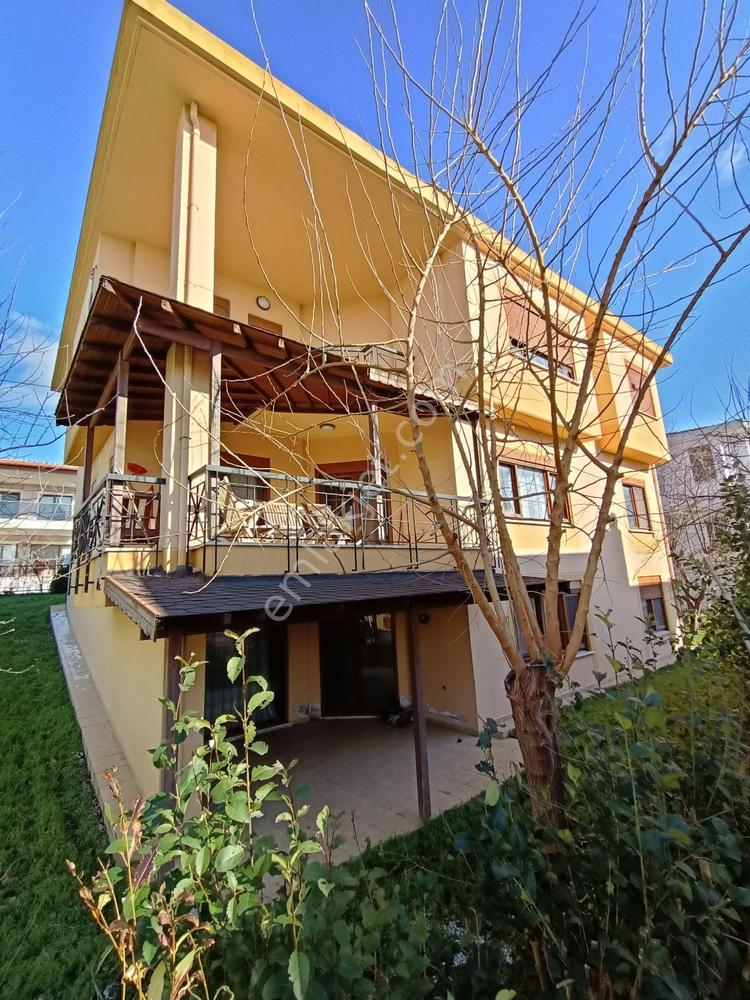  Silivri Saral Villalarında 5+2 Müstakil Satılık Villa