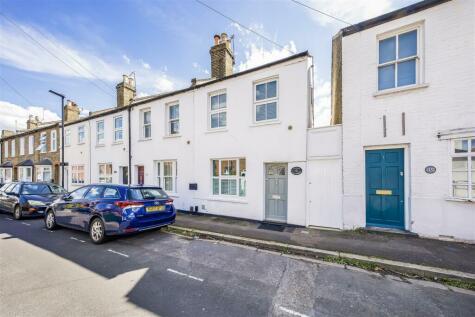3 bedroom end of terrace house for sale in Queens Terrace, Old Isleworth, TW7