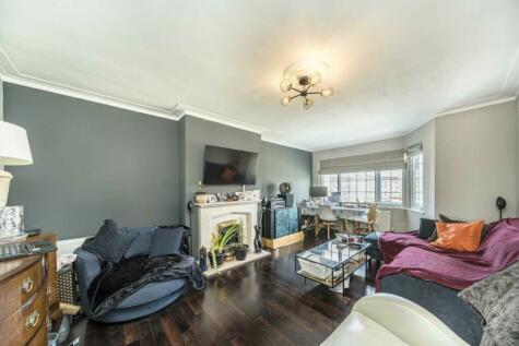 3 bedroom flat for sale in Beulah Hill, Norwood, SE19