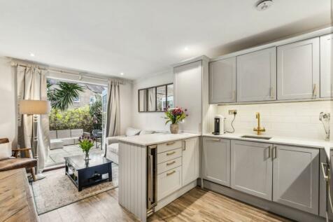 2 bedroom apartment for sale in Garfield Road, London, SW11