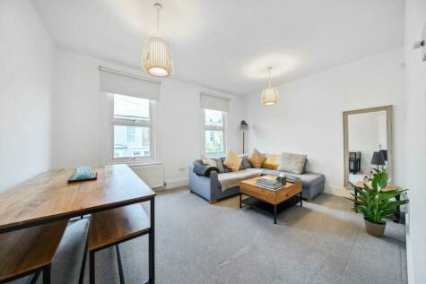1 bedroom flat for sale in Hargwyne Street, Clapham, SW9