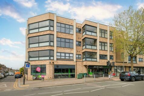 2 bedroom apartment for sale in Chingford Mount Road, Chingford, E4