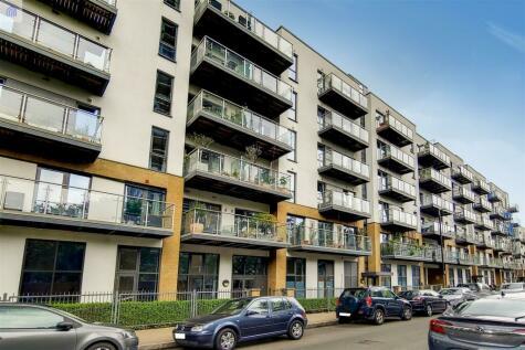 2 bedroom apartment for sale in Gwynne Road, London, SW11
