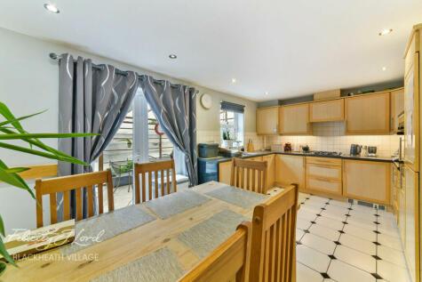 3 bedroom terraced house for sale in Barlow Drive, London, SE18
