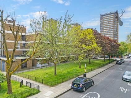 4 bedroom duplex for sale in Dethick Court, Bow, E3