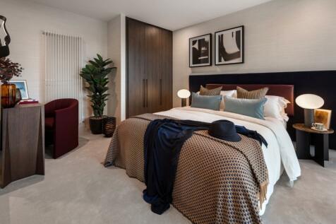 2 bedroom flat for sale in Queens Cross, 
Royal Eden Docks, E16