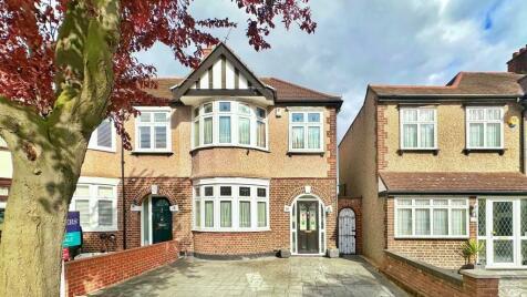 3 bedroom end of terrace house for sale in Mannin Road, Chadwell Heath, RM6