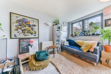 1 bedroom flat for sale in Sumner Road, London, SE15