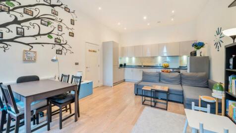 2 bedroom flat for sale in Fielders Crescent, Barking, IG11 0YU, IG11