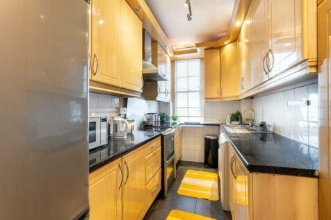 2 bedroom flat for sale in Princess Court, Queensway, London, W2