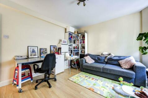 1 bedroom flat for sale in Humbolt Road, Barons Court, London, W6