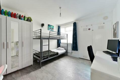 2 bedroom flat for sale in Arnewood Close, Roehampton, London, SW15