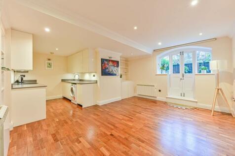 2 bedroom flat for sale in Clapham Common North Side, Clapham, London, SW4