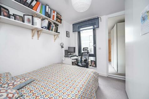 2 bedroom flat for sale in Palmers Road, Bethnal Green, London, E2
