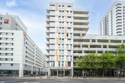 2 bedroom flat for sale in Kensington Apartments, Spitalfields, London, E1