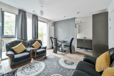 1 bedroom flat for sale in Bermuda Way, Stepney, London, E1