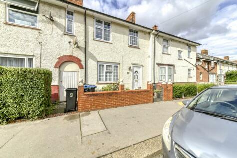 3 bedroom terraced house for sale in Darcy Road, London, SW16