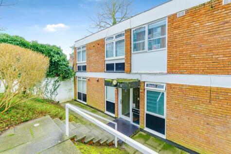 2 bedroom flat for sale in The Pines, PURLEY, Surrey, CR8
