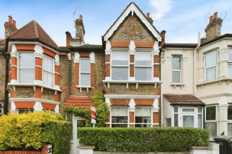 4 bedroom terraced house for sale in Scarborough Road, Leytonstone, London, E11