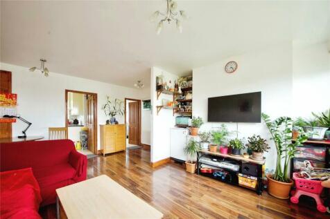 2 bedroom flat for sale in Plaistow Road, London, E15