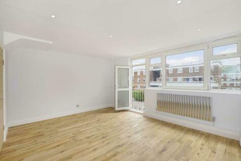 3 bedroom maisonette for sale in Fellows Court, Weymouth Terrace, London, E2