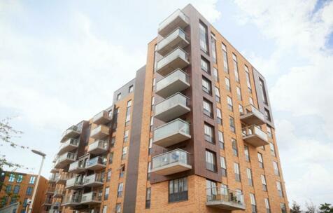 2 bedroom flat for sale in Vickers House, South Street, Romford, RM1