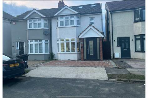 3 bedroom semi-detached house for sale in Birch Road, Romford, RM7