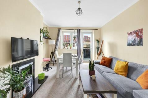 3 bedroom apartment for sale in Gainford House, Ellsworth Street, London, E2