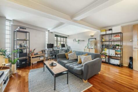 1 bedroom flat for sale in Capstan Court, Wapping, London, E1W