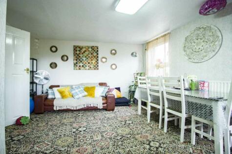 2 bedroom flat for sale in Grantham Road, Manor Park, E12
