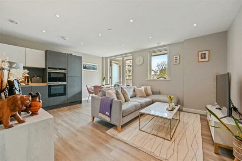 1 bedroom house for sale in Wiltshire House, Avenue Road, W3