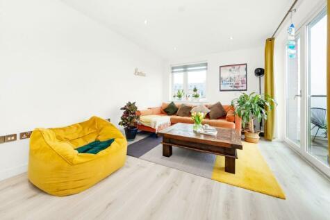 2 bedroom apartment for sale in Cobden Walk, Peckham, London, SE15