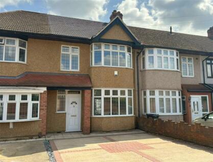 3 bedroom terraced house for sale in South Street, Romford, RM1 2AP, RM1