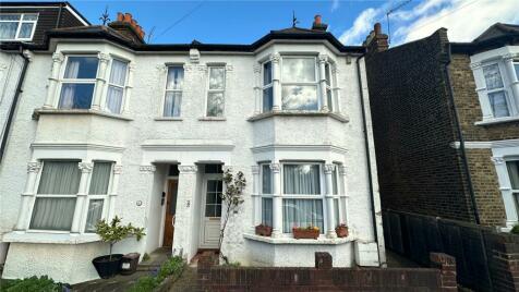 3 bedroom end of terrace house for sale in Thornton Road, Barnet, EN5