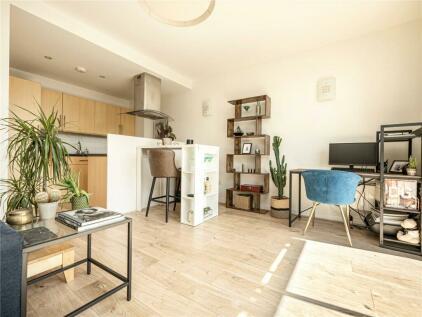 1 bedroom apartment for sale in Yvon House, London, SW11