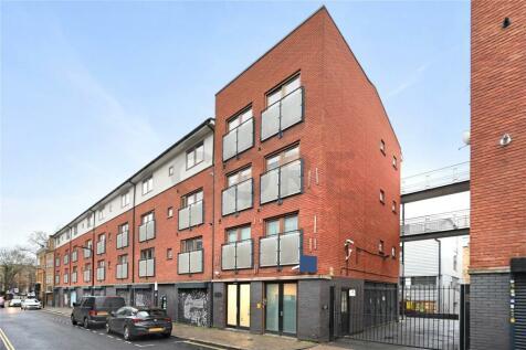 3 bedroom apartment for sale in Waterson Street, Shoreditch, London, E2