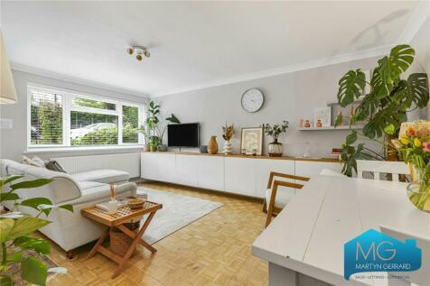 3 bedroom apartment for sale in Hill House Close, Church Hill, London, N21