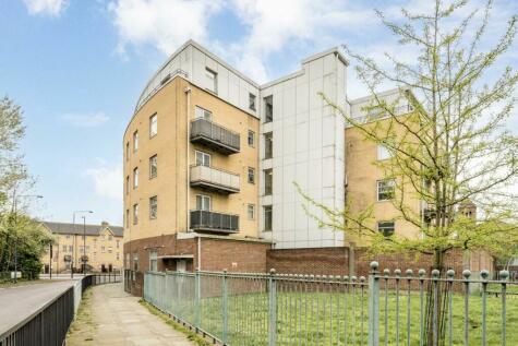 2 bedroom flat for sale in Wick Road, Victoria Park, E9