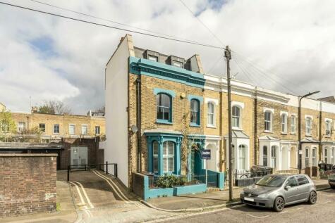 4 bedroom terraced house for sale in Hassett Road, Victoria Park, E9