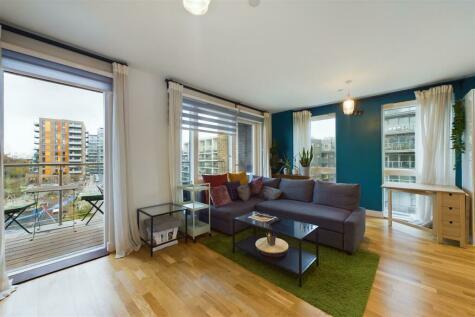 2 bedroom apartment for sale in Upper North Street, London, E14