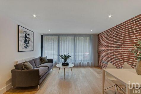 2 bedroom apartment for sale in Douro Street, London, E3