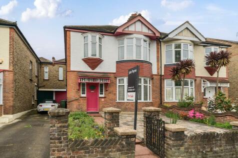 4 bedroom semi-detached house for sale in Charlton Road, London, SE7