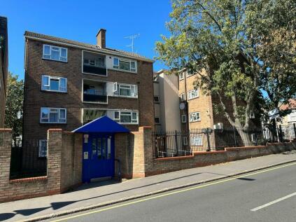 1 bedroom flat for sale in Rabbits Road, London, E12
