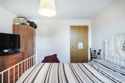 1 bedroom apartment for sale in Alaska Apartments, 22 Western Gateway, London, E16